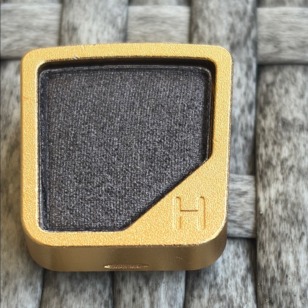 Brand New Hourglass Curator Eyeshadow in Ash